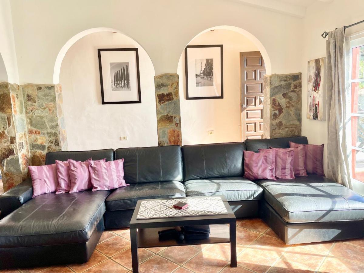 Villa Consuelo - Quiet Location Close To Resorts Buzanada 외부 사진